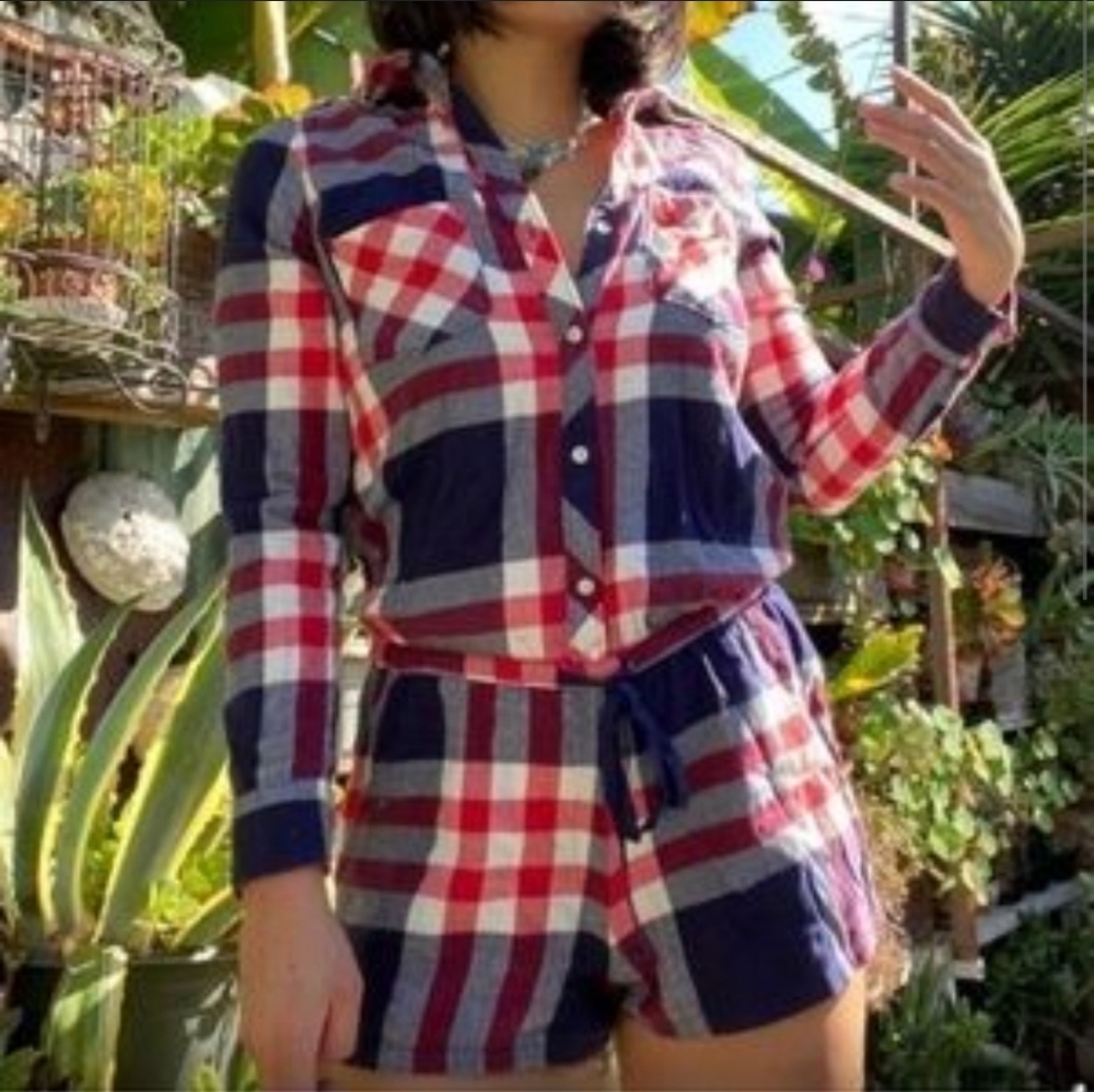 ⭐Aerie Plaid Grey, Navy, & Red Button Up Romper Size Small
